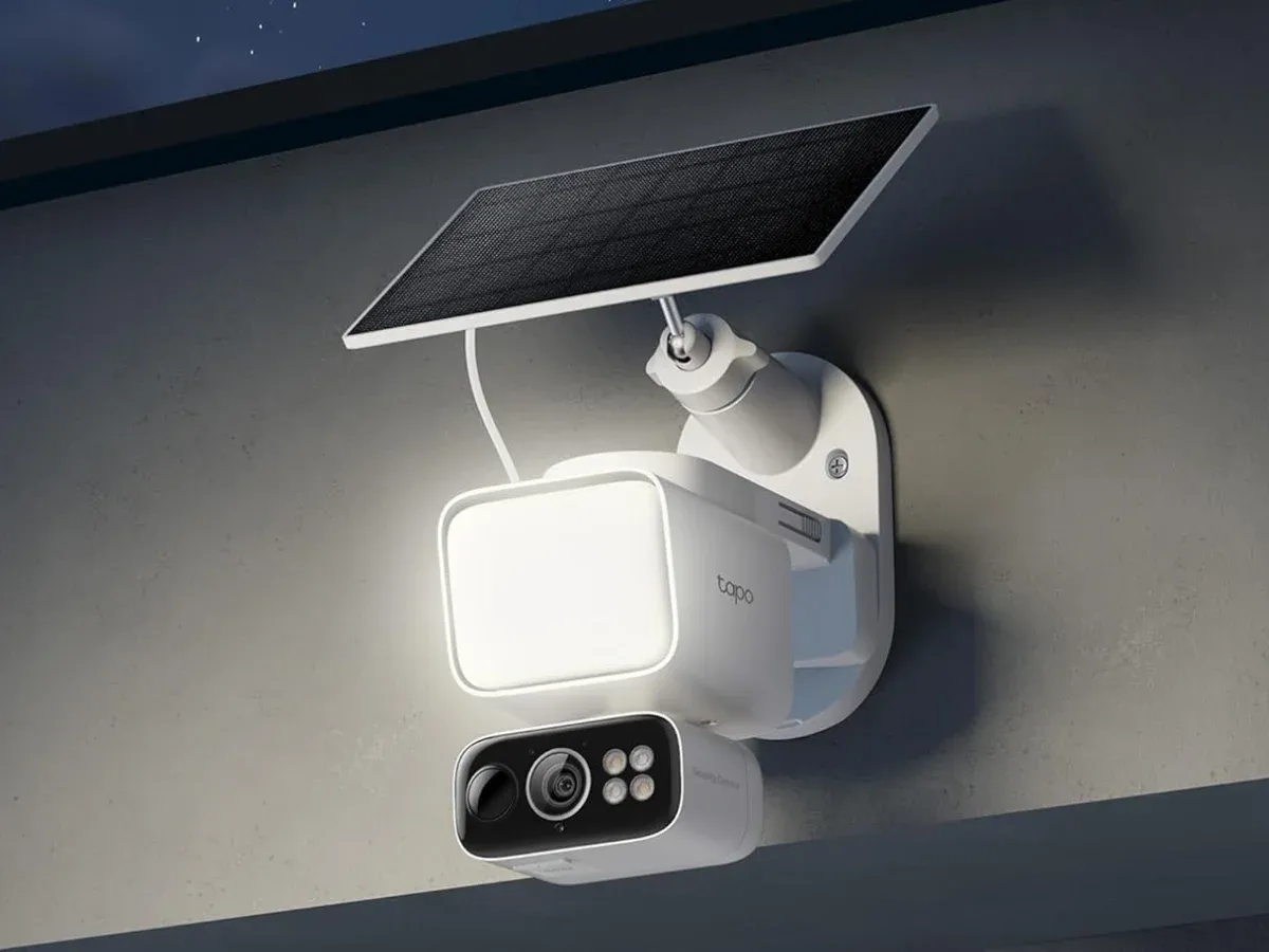 This $89 Tp-Link security camera tracks motion, shines light, and powers itself by sun